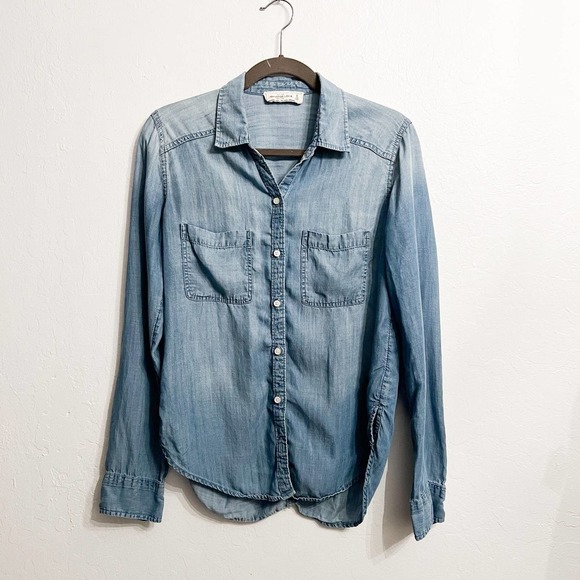 Abercrombie & Fitch Tops - ABERCROMBIE & Fitch Lyocell Chambray Button Down Blouse Top Small